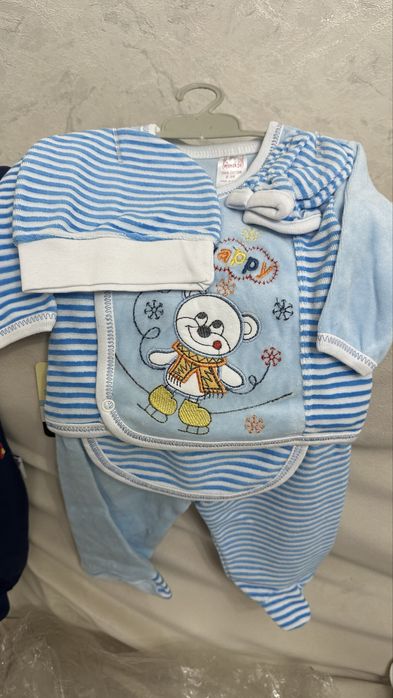 Костюмчики малышковые