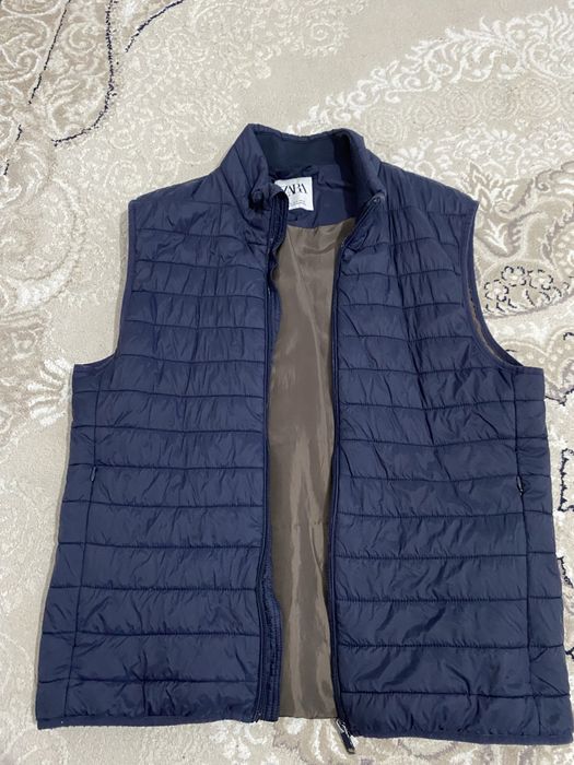 Продам безрукавку ZARA в отличном состояние