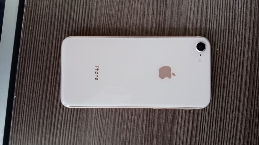 Продам или обменяю айфон 8