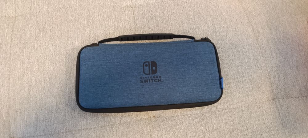 Nintendo switch oled + 2 игри и 2 калъфа