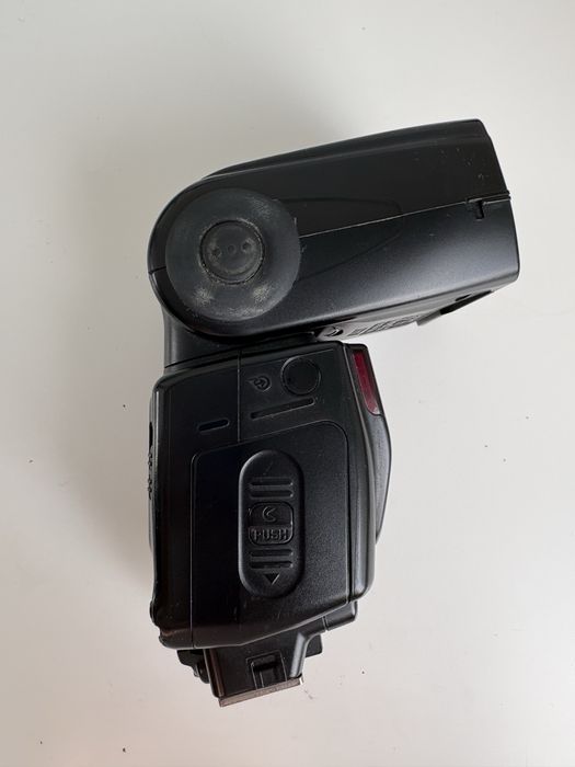 Nikon SpeedLight SB-700 Светкавица