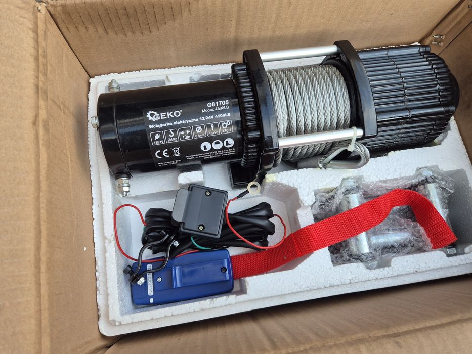 Електрическа лебедка GEKO 12V 4500lb/ 2041кг.