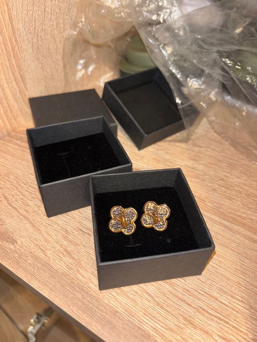 accesoriu nou nou - cercei LV