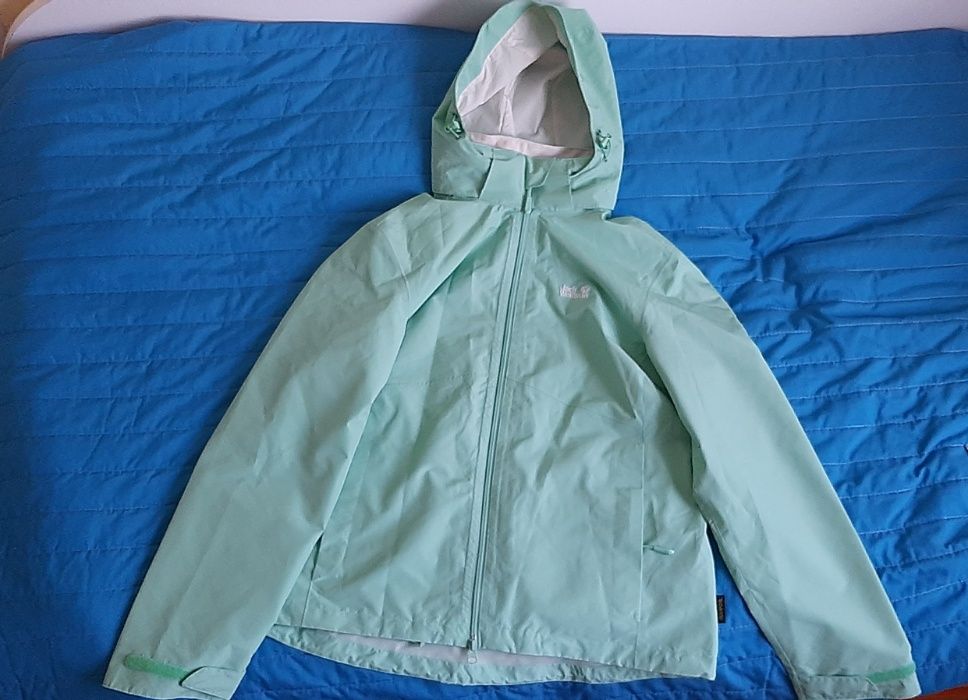 Ветро и водоустойчиво яке- ново, купено в Германия. XL размер.