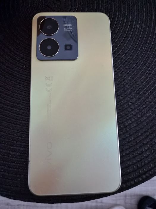 Телефон Vivo Y35 8/256