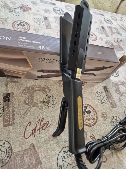 Placa de par profesională lată de 45 mm temperatura reglabilă - 220 grade, NOUA