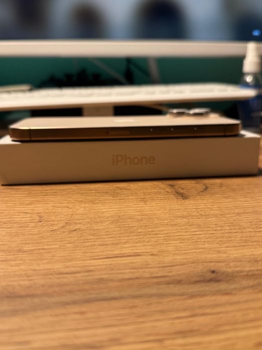 Vând iPhone 16 Pro Max-Capacitate 92%