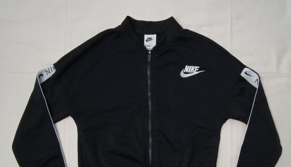 Nike NSW Repeat Logo Sweatshirt оригинално горнище ръст 146-156см Найк