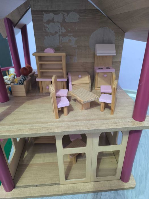 Детска дървена къща за кукли