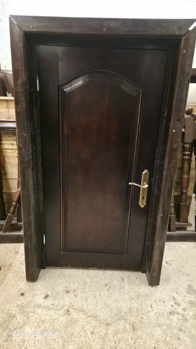 Usa din lemn masiv cu toc