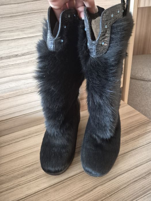 Ботуши от естествена кожа и косъм носени няколко пъти