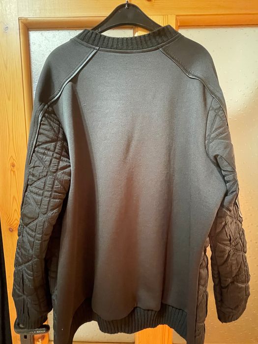 Дамска жилетка с цип.