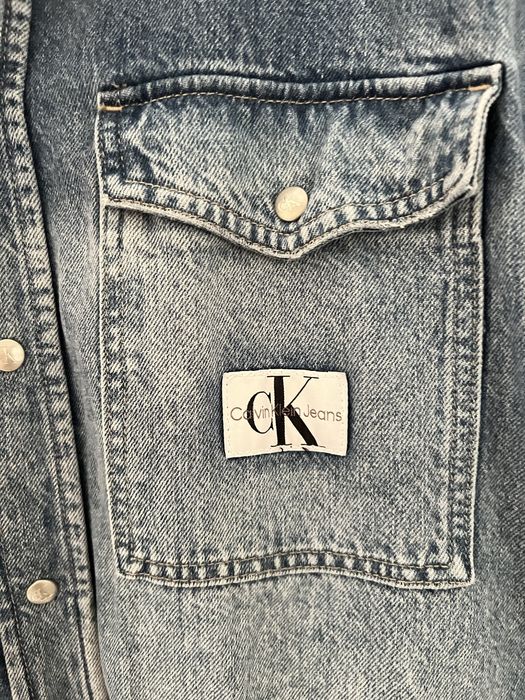 Много стилно дънково яке на марката Calvin Klein