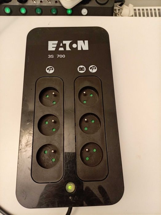 Ups , stabilizator tensiune Eaton 3S  700va, sursa sinusoidala , merge si cu baterie  de masina