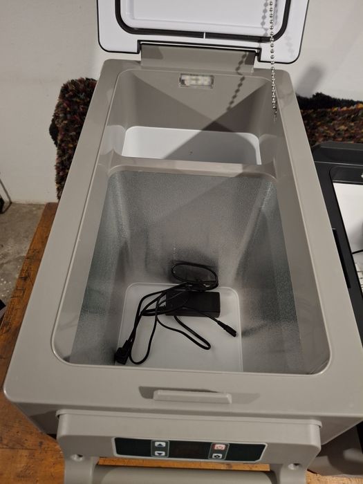 Хладилник фризер 55 и 25 литра.