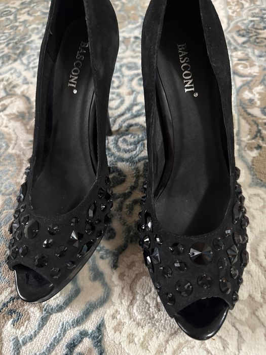 Замшевый черный туфля