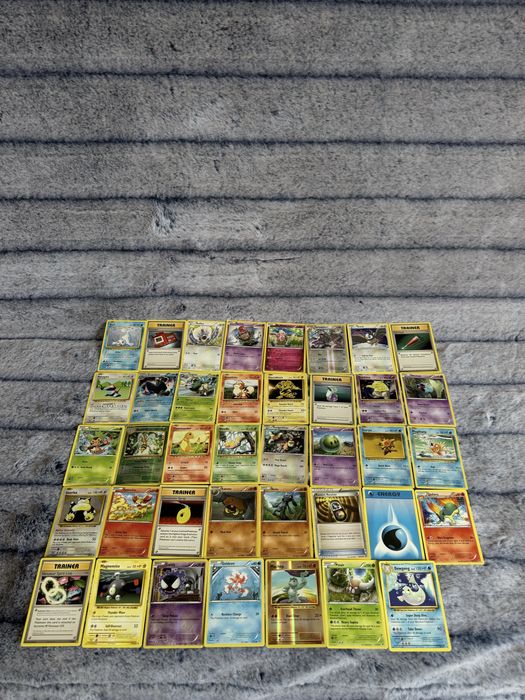 Set cu cartonase Pokemon
