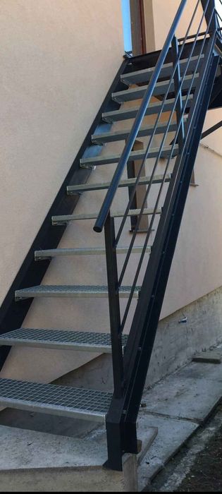 Scari zincate pe comanda