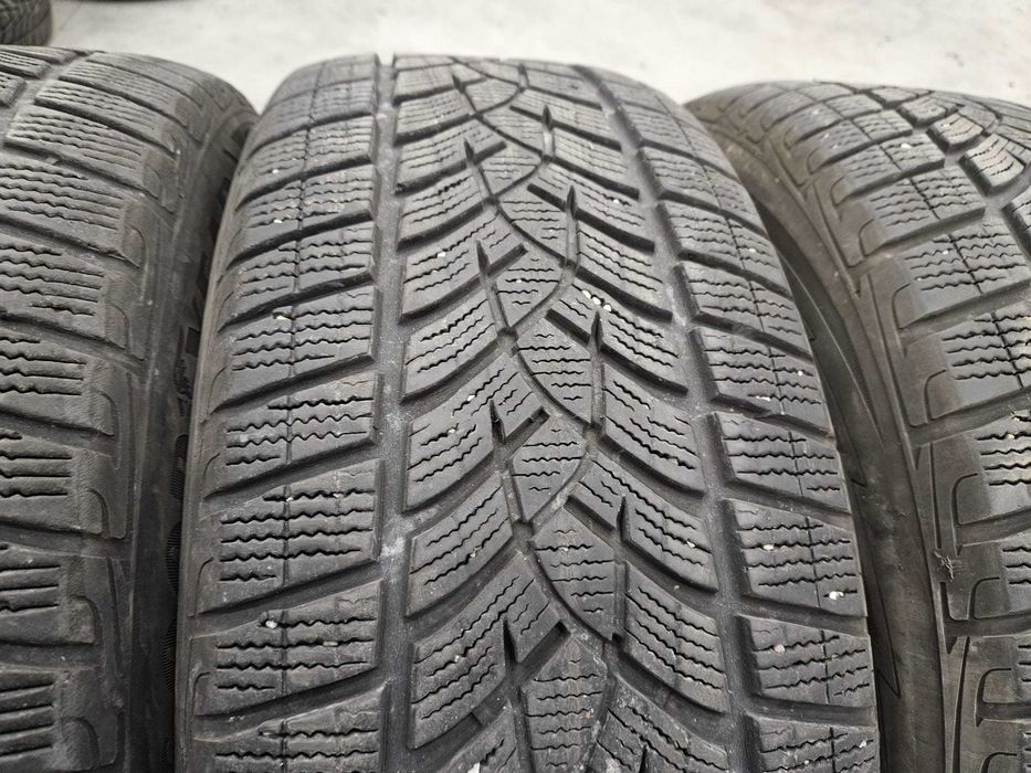 4 Anvelope IARNA 235.55.19 'Goodyear' ; stare buna