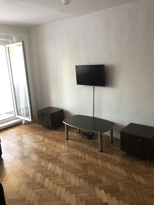 Inchiriez garsoniera et. 2, zona Cetate - Mercur, pret negociabil.