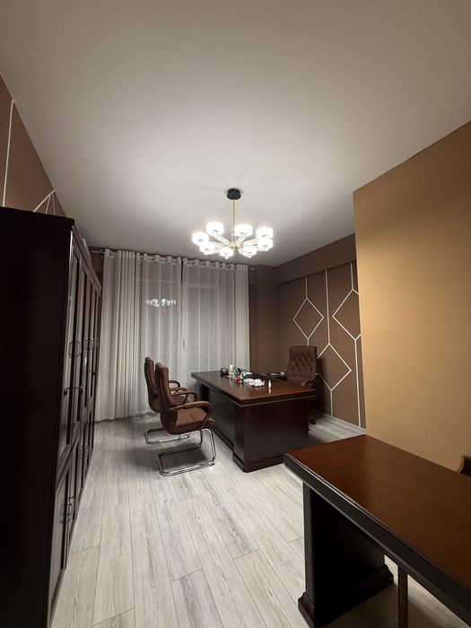 сдаётся помещение в Zarafshan city , с офисной мебелью в бонус