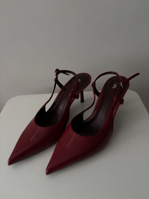 Червени обувки на висок ток ZARA