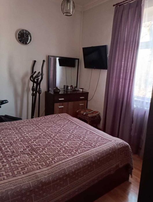 Квартира продаётся Чиланзар 1 квартал 2/4/4 высокопотолочка торговый ц