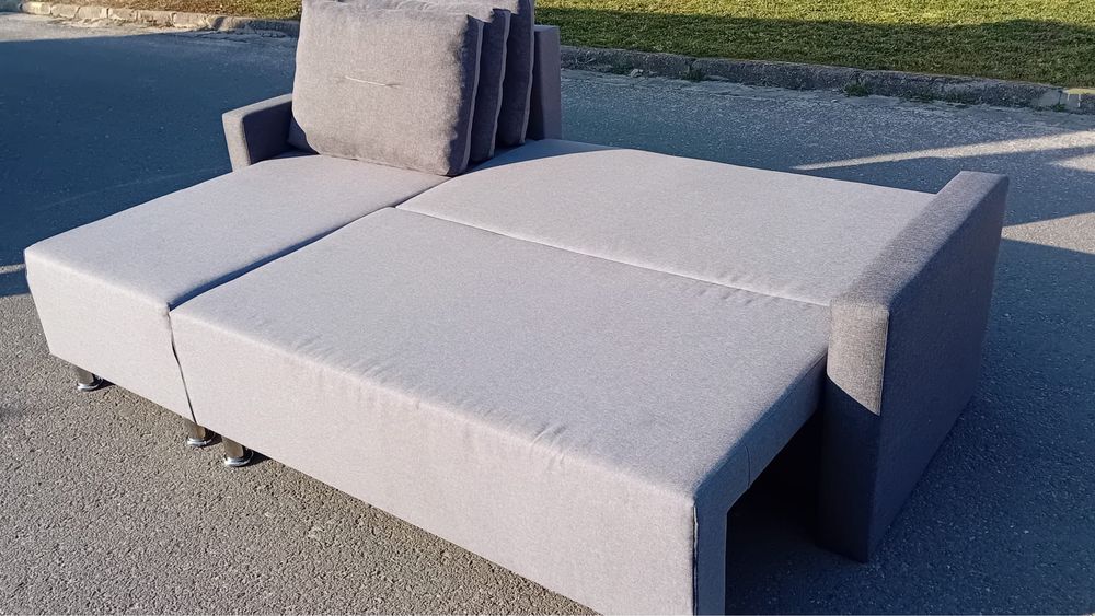 Coltar extensibil cu loc pentru haine