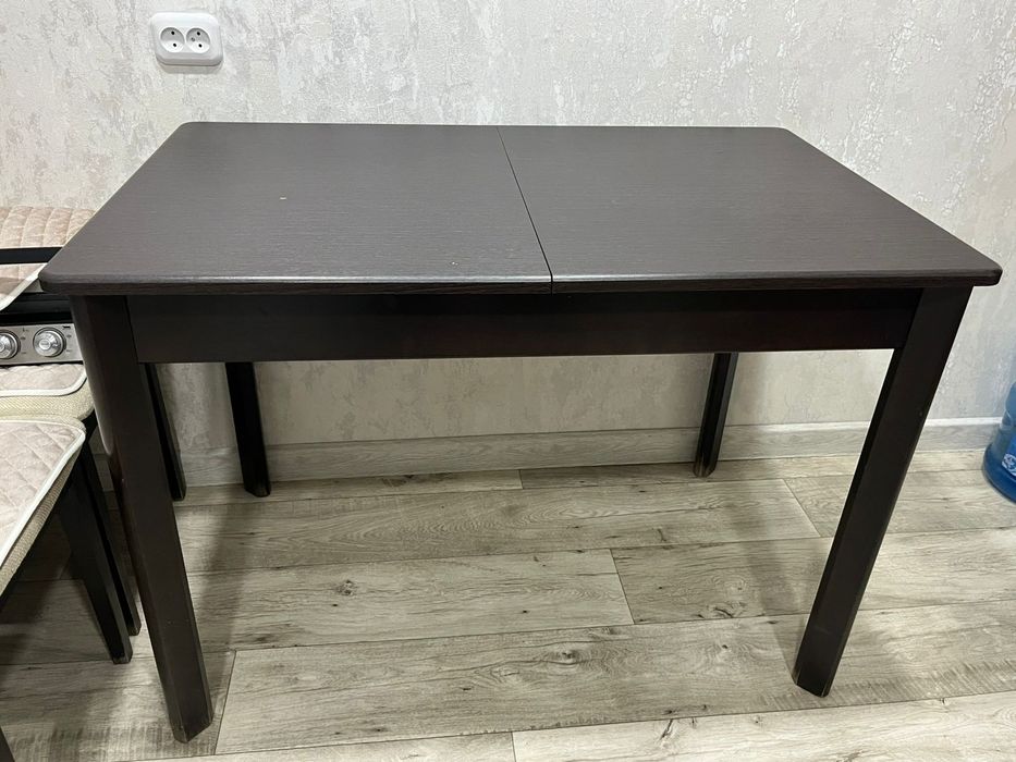 Продаю комплект (стол стулья)