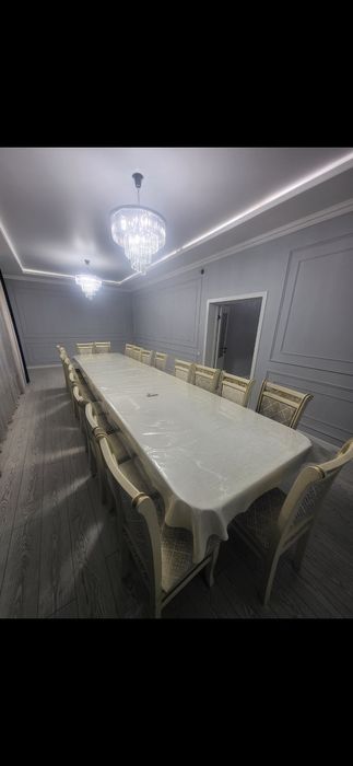 Продам стол из красного дерева