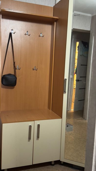 Продам шкаф в прихожую