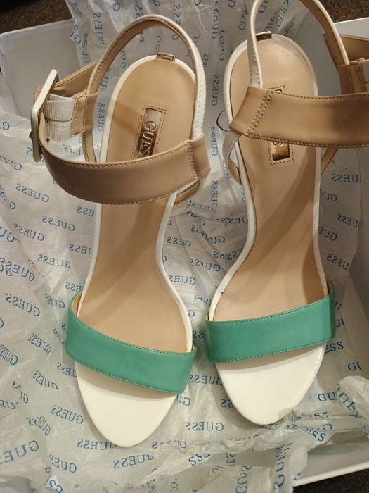 Guess Сандали с ток / Обувки с ток бяло и тюркоазено синьо