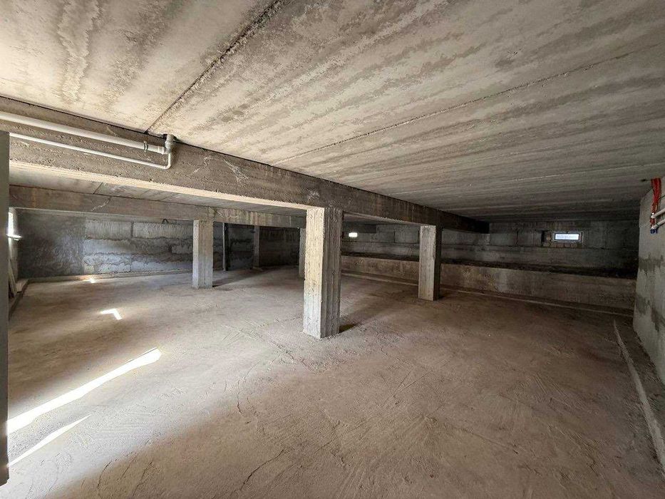 Уч кахрамон. Гулистон. 3 сотик 5 хона. Евро ремонт Ховли сотилади.