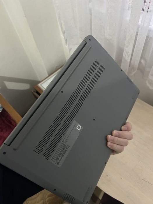 Lenovo ideapad 1
