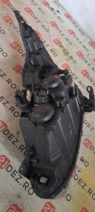 Faruri / Far stanga , far dreapta Peugeot 208 generatia 2012 - 2016 , pretul afisat este per bucata