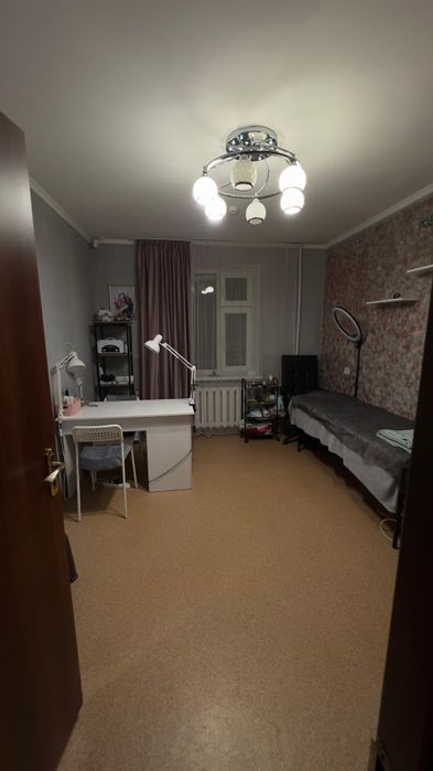 Сдаётся кушетка, стол визажиста