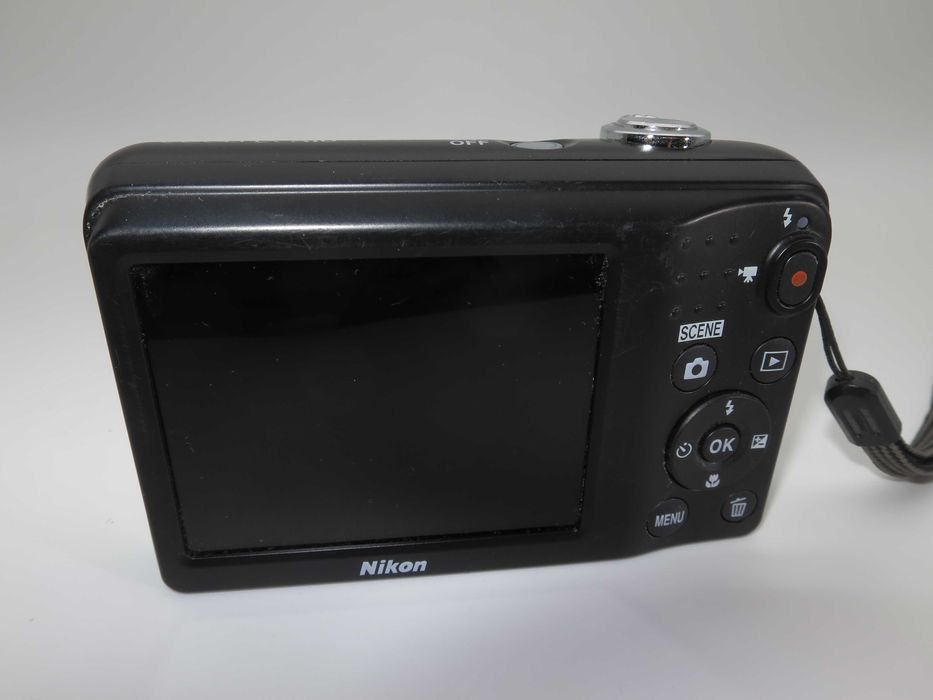 Nikon Coolpix A10 ултра компактен цифров фотоапарат подобен на L25 и L29 дигитална камера в отлично състояние, тествана и работи перфектно