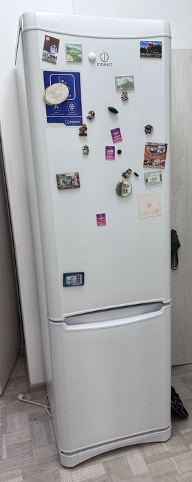 Холодильник Indesit на запчасти