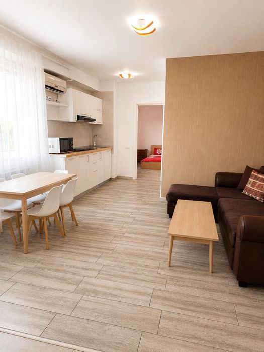 Inchiriez apart 2 camere PISCINĂ regim hotelier Mamaia  100m de plajă Vega