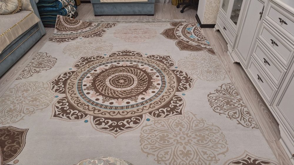 Продам  красивый ковер