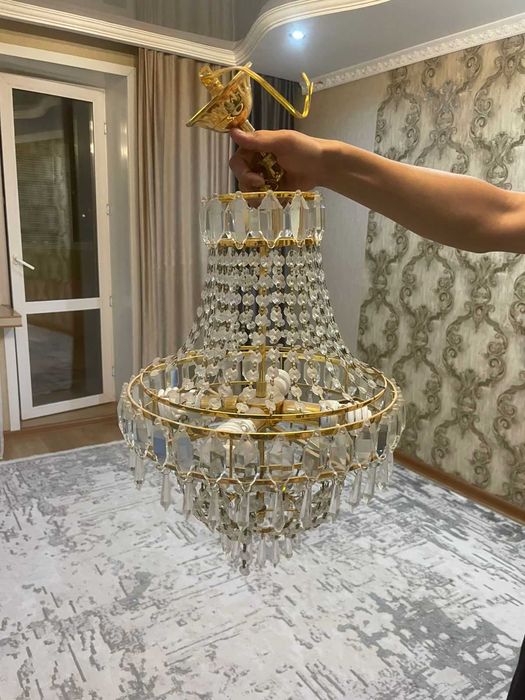 Люстра в хорошем состояний