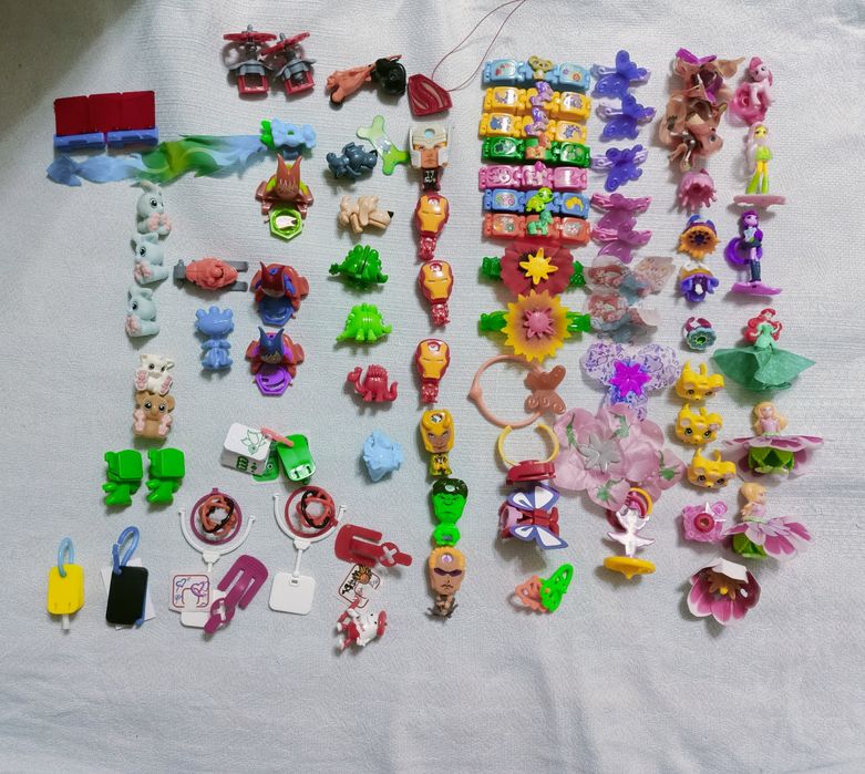 Киндер игрушки  в большом количестве