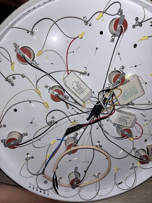 2 люстры, цоколь E27