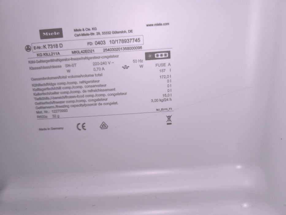 Хладилник с вътрешна камера за вграждане Miele K 7318 D - 187литра.