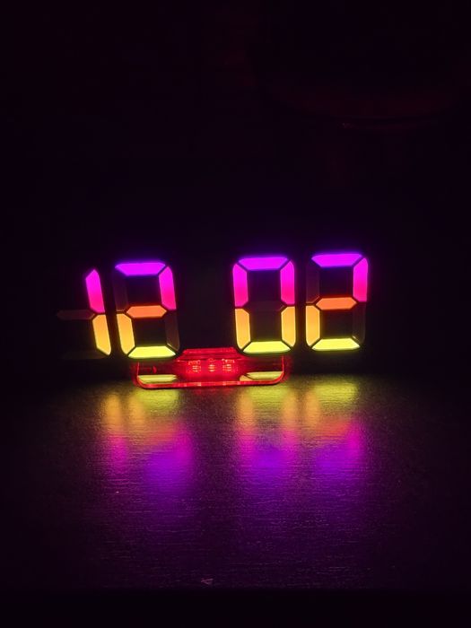 Ceas de masă digital LED 3D RGB cu telecomandă – nou