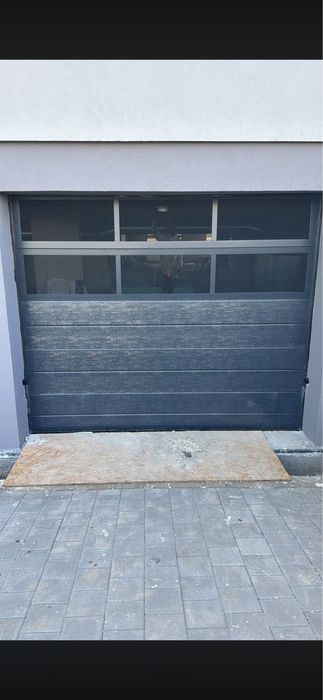 Usi de garj sectinale cu autoatizare