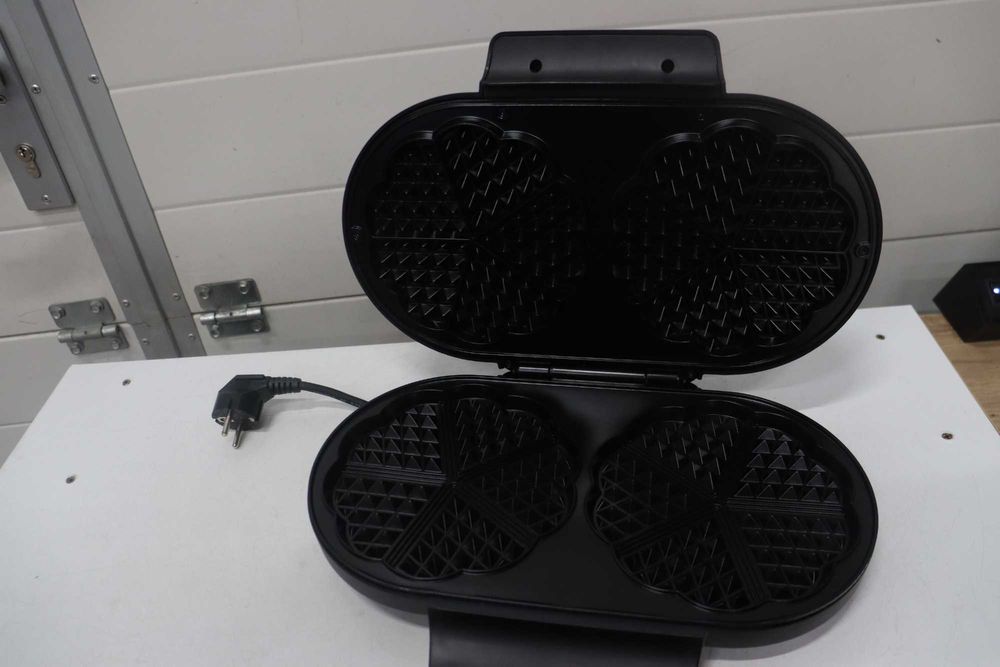 Гофретник Severin Double Waffle Maker, леко спуката и залепена дръжка