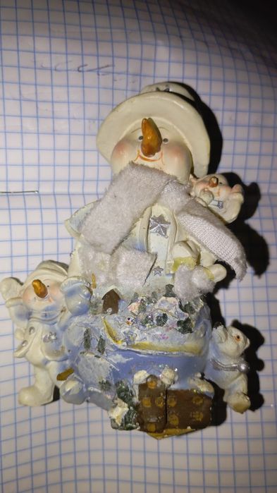 Продам Новогоднии статуэтки.