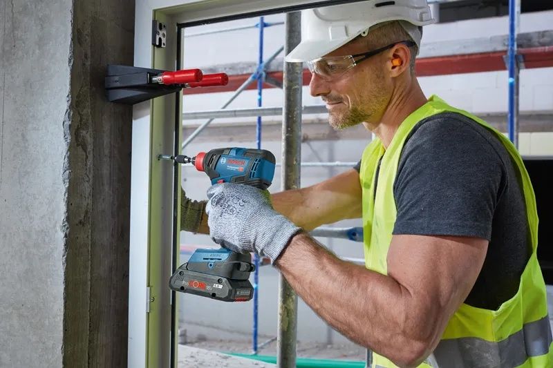 BOSCH GDX 18V-200 безчетков импакт + гайковер чисто нов ТОП ЦЕНА