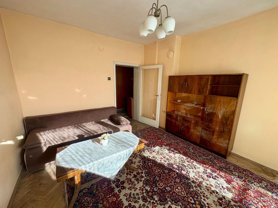 Тристаен Тухлен Апартамент В Центъра на гр. Търговище